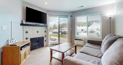 Condo w / private Terrasse und Zugang zum gemeinsamen Pool / Whirlpool / Tennisplätze!