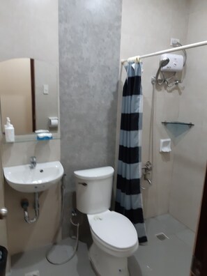 Shower, bidet, towels