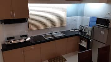 Fridge, microwave, stovetop, electric kettle