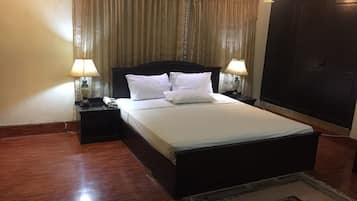 1 bedroom, memory-foam beds, minibar, in-room safe