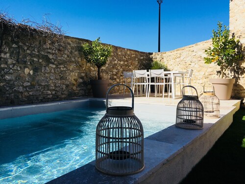 Bastide au  coeur d'un village entre Uzès et Nîmes