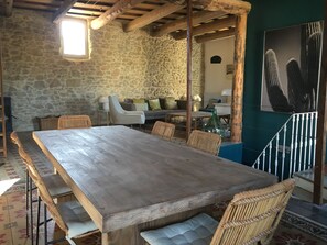 Dining - Bastide in the heart of a village between Uzès and Nîmes (Sauzet)
