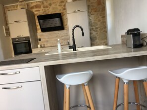 Frigorífic, microones, forn i placa de cuina 