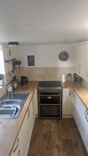 Shared kitchen - Pavilion House (Exeter)