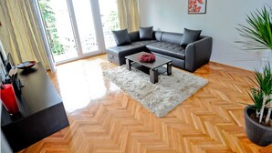 Ảnh chưa phân loại, 2 trong số 28 ảnh, nút