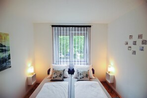 Comfort-Apartment, eingeschränkter Meerblick | Verdunkelungsvorhänge, schallisolierte Zimmer, Bügeleisen/Bügelbrett