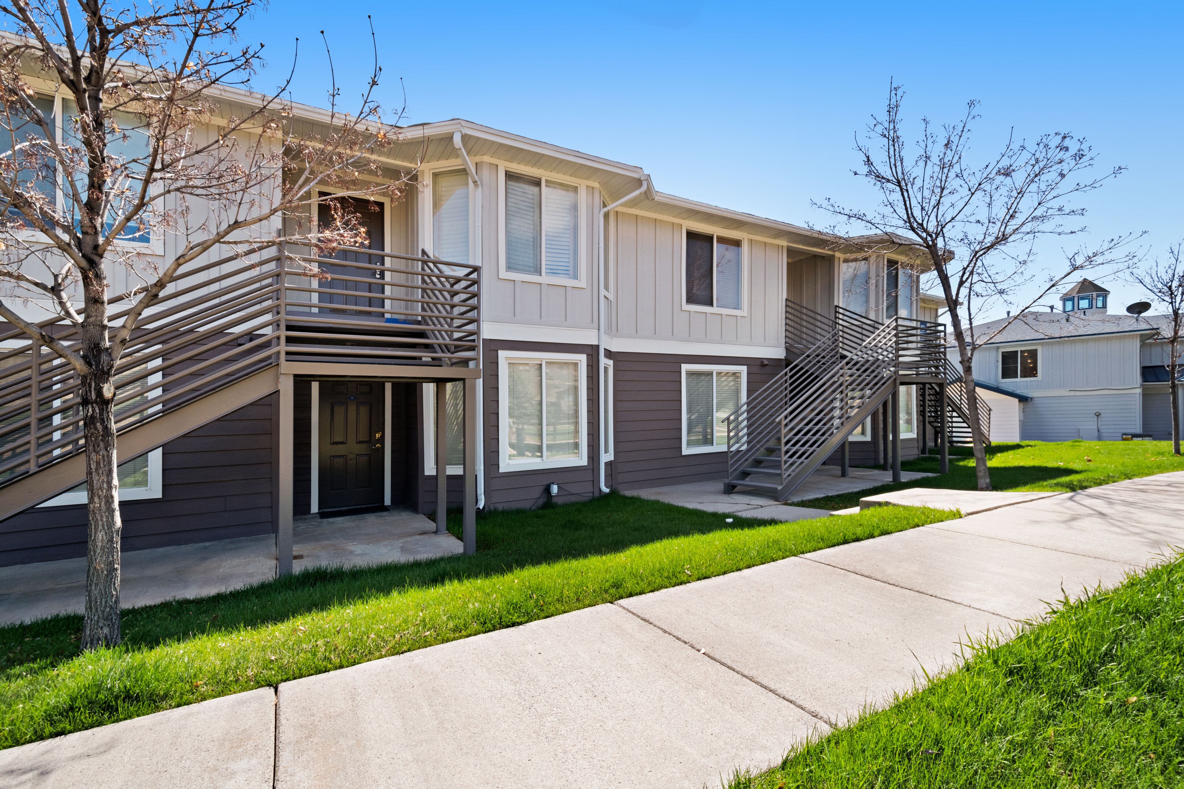 Central condo w/ grill & community pool/hot tub/tennis - on bike path