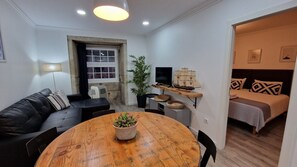 Family Apartment, 2 Bedrooms, Non Smoking, City View | 2 bedrooms, in-room safe, blackout drapes, soundproofing - Merc Porto Ribeira View (Porto)