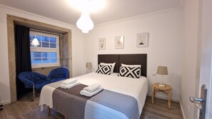 Family Apartment, 2 Bedrooms, Non Smoking, City View | 2 bedrooms, in-room safe, blackout drapes, soundproofing - Merc Porto Ribeira View (Porto)
