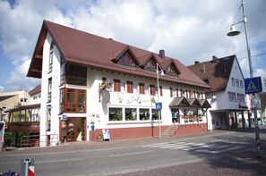 Exterior - Hotel Gaststätte zur Post (Weilheim an der Teck)