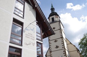 Exterior - Hotel Gaststätte zur Post (Weilheim an der Teck)