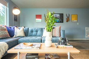 Smart TV, fireplace