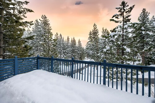 Alpine Bay by AvantStay | 5mins To Diamond Peak Skiing w/ Expansive Deck