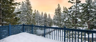 Alpine Bay by AvantStay | 5mins To Diamond Peak Skiing w/ Expansive Deck