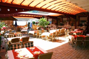 Tempat makan outdoor