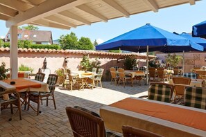 Tempat makan outdoor