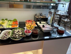 Daily buffet breakfast for a fee - Willa 4 Pory Roku Uznam (Swinoujscie)