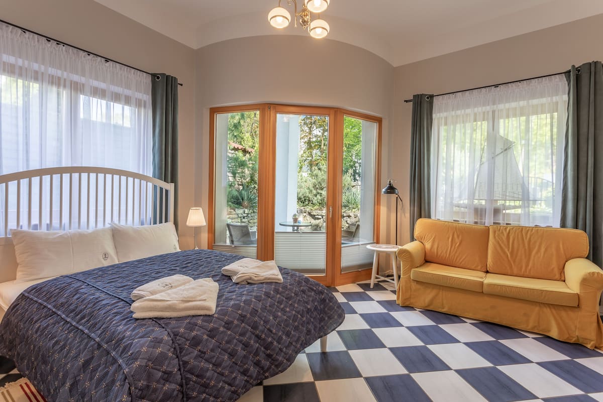 Junior Room, 1 Bedroom, Terrace, Garden View | Living room | Smart TV