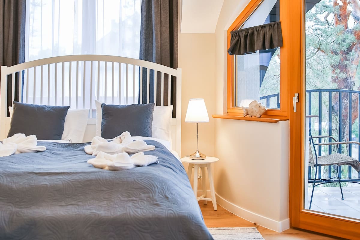 Deluxe Double Room, Balcony | 1 bedroom, hypo-allergenic bedding, individually decorated