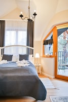 Deluxe Double Room, Balcony | Hypo-allergenic bedding, individually decorated, individually furnished