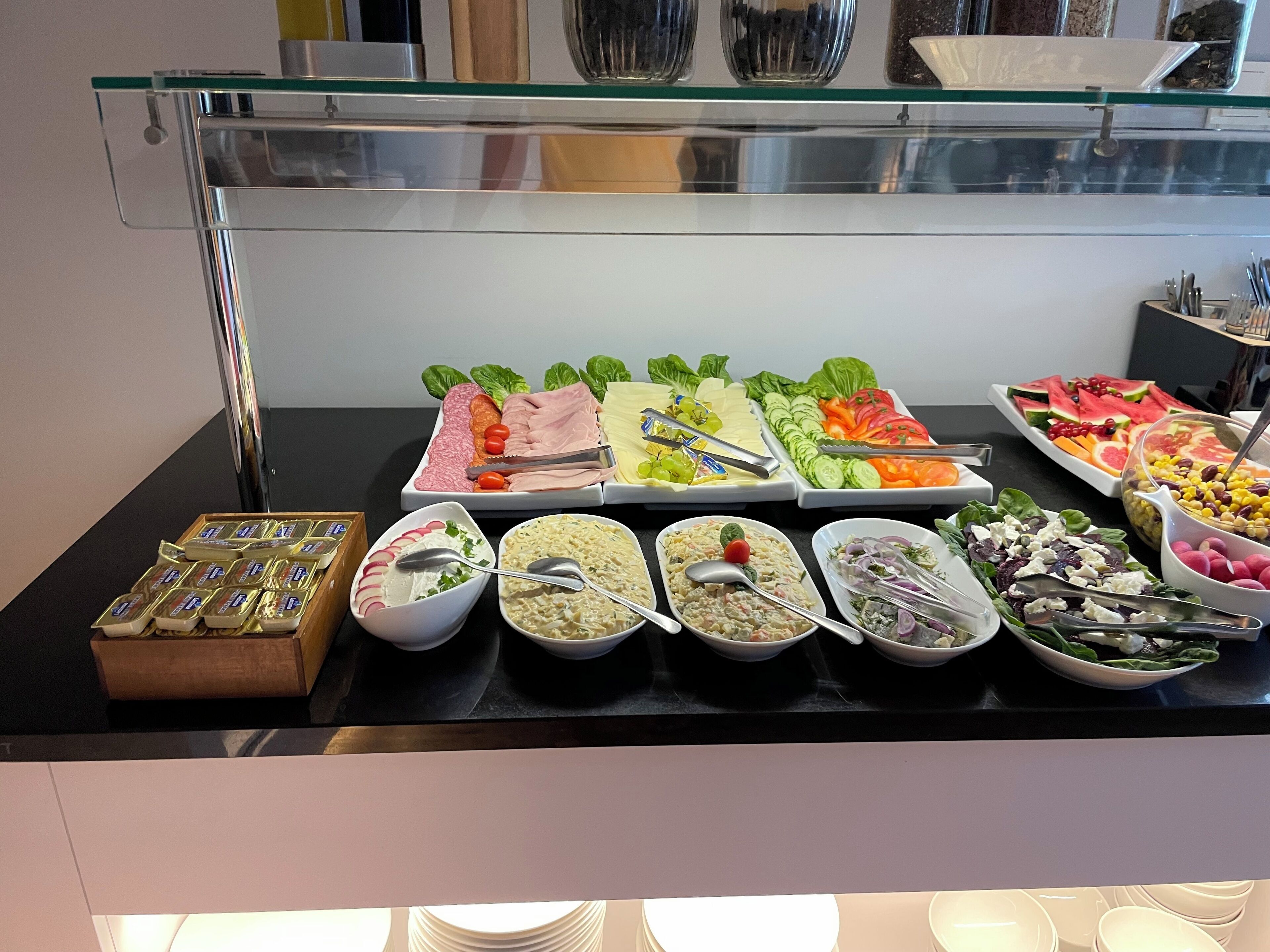 每日供應吃到飽早餐 (每人 PLN60)