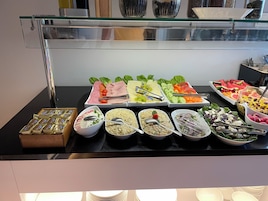 Daily buffet breakfast (PLN 60 per person)