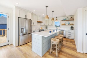 冰箱、微波炉、烤箱、炉灶