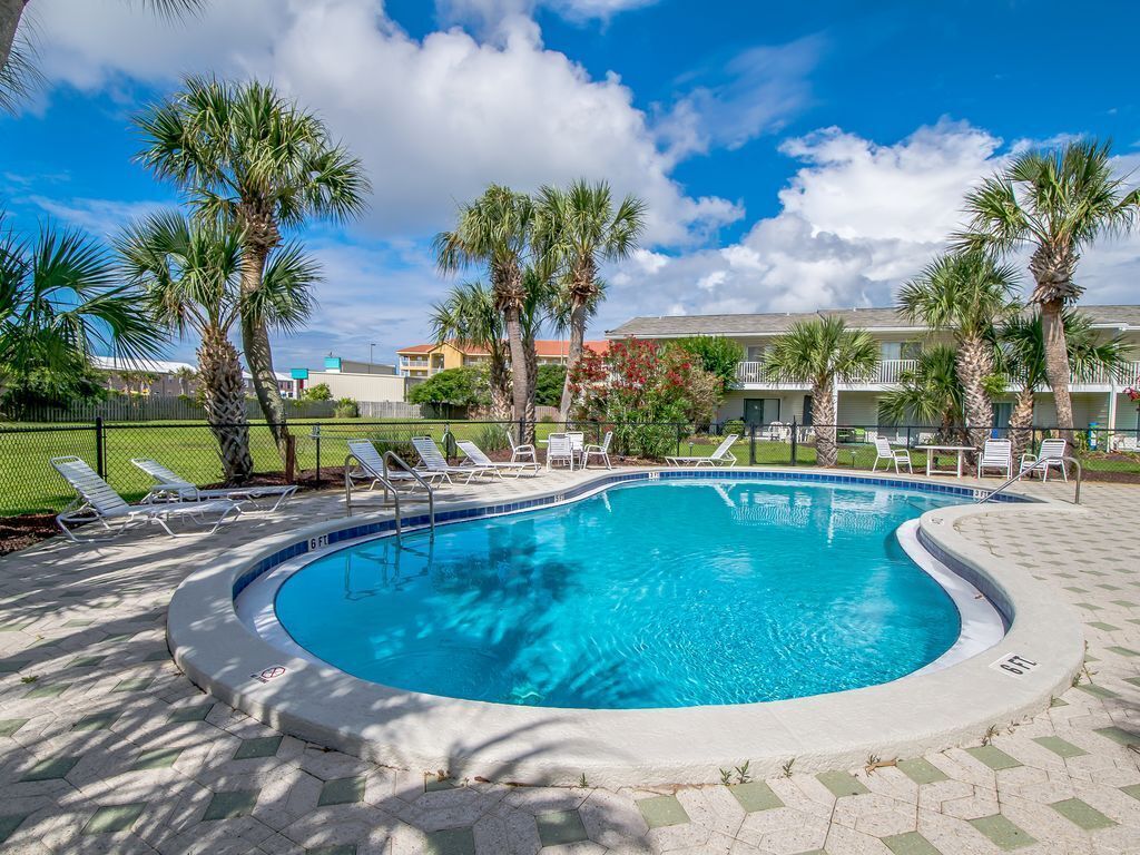  🏖 Deal💲2BR tropical 🌺courtyard🌴Pool 🏊🏻‍♀️ grill 🍔 beach access 🌊 by Pompano Joes 🍹🐟