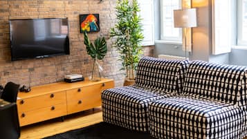 Family Apartment, 1 Bedroom, Non Smoking, City View | Living room