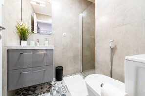 Appartement Familial, 1 chambre, non-fumeur, vue ville | Salle de bain