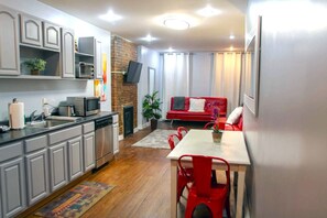 Interior - Manhattan Chic 1  Bedroom Apartment With Private Garden (New York)