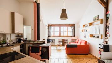 Smart-TV, Kamin, Videospiele, DVD-Player