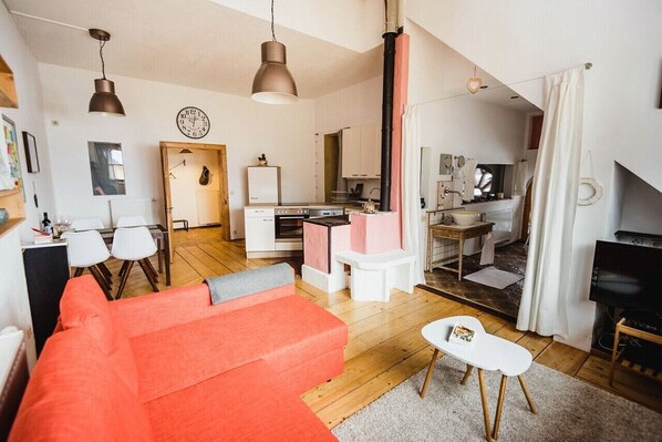 Smart-TV, Kamin, Videospiele, DVD-Player