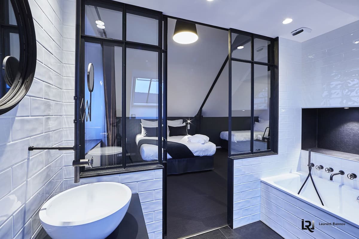 junior suite | bathroom | free toiletries, hair dryer, bathrobes, slippers
