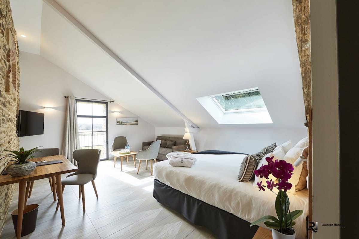 family suite | living area | flat-screen tv