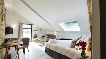 Family Suite | Living area | Flat-screen TV