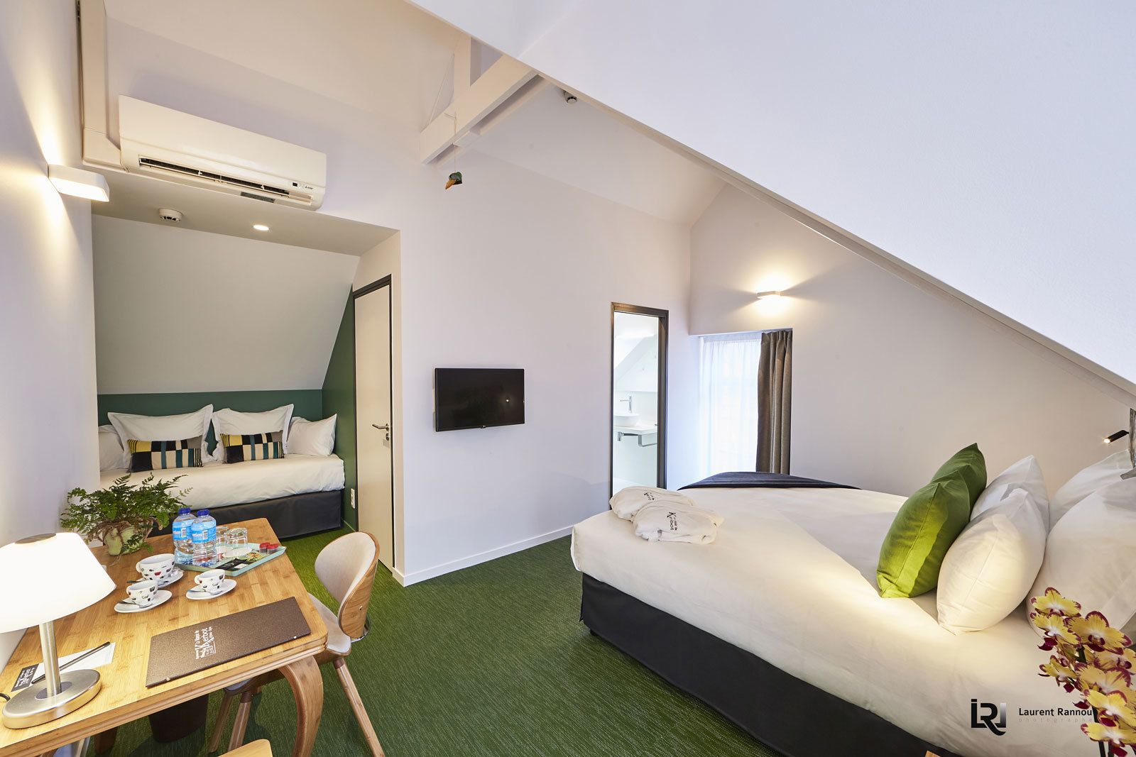 junior suite | living area | flat-screen tv