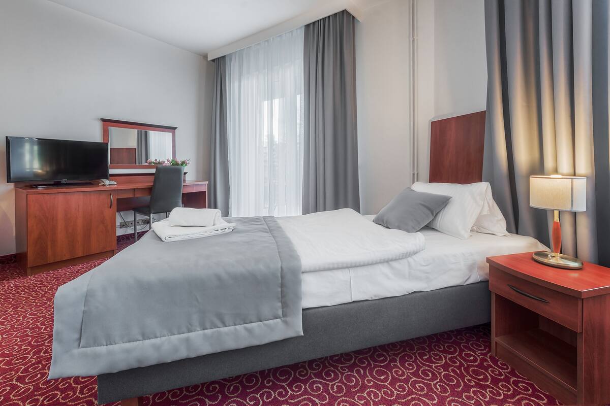 Individuell dekoriert, Schreibtisch, kostenloses WLAN, Bettwäsche