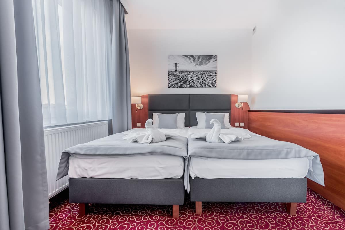 Standard-Doppel- oder -Zweibettzimmer | Individuell dekoriert, Schreibtisch, kostenloses WLAN, Bettwäsche