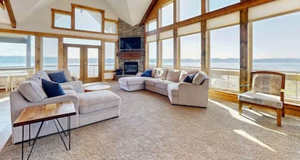 Find amenities galore at this spacious home w/ game room, shared pool, & hot tub