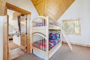 4 dormitorios, tabla de planchar con plancha, Internet y ropa de cama