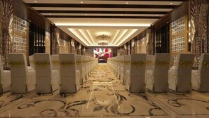 Dining - Hotel Jayshree (Junnardeo)