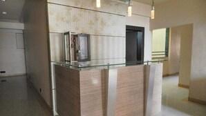 Exterior detail - Hotel Jayshree (Junnardeo)