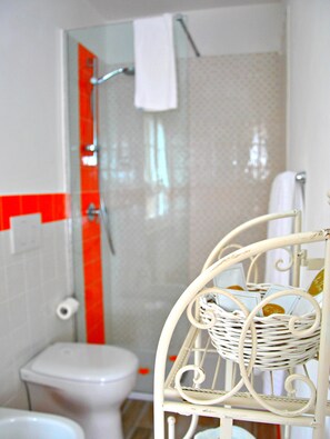 In-room safe, soundproofing, free WiFi, bed sheets - Bed & Breakfast Le Azalee (Numana)