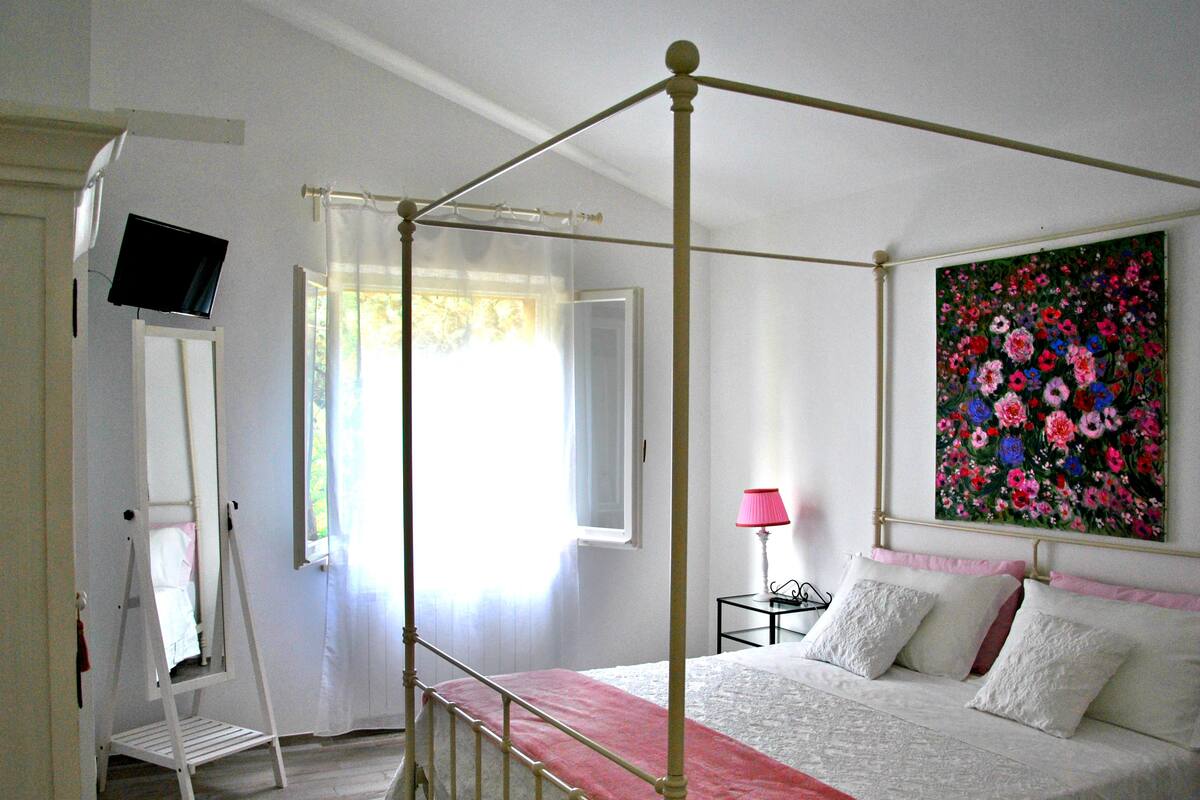 Double Room, Garden View | In-room safe, soundproofing, free WiFi, bed sheets