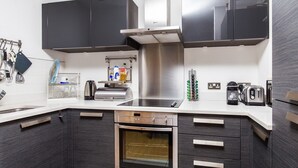 Apartment, 1 Bedroom | Private kitchenette - 1 Bed Top Floor Flat near Shoreditch (London)