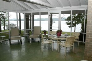 Dining - Main Channel, 47' Hdtv, Wifi, & Pool Table (Scottsboro)