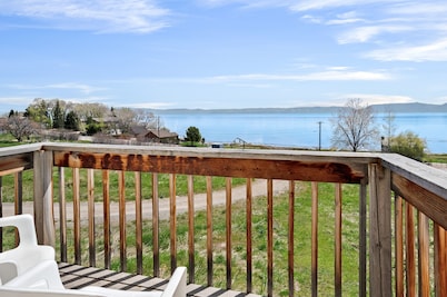 Hillside home w/ deck & beautiful views of Bear Lake - dogs OK