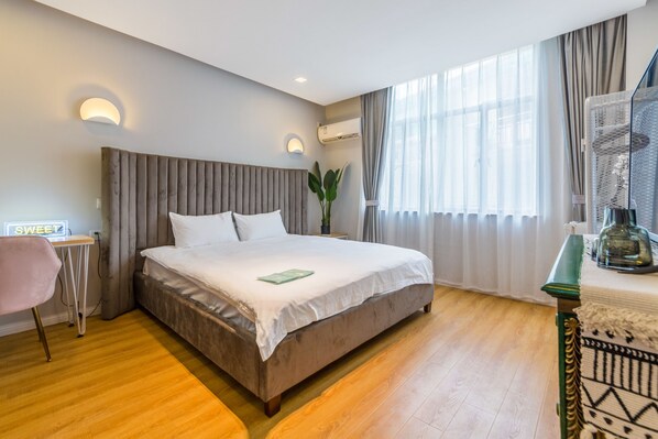 Dobbeltrom – deluxe, 1 soverom, ikke-røyk, kjøkken | Skrivebord og wi-fi (inkludert)