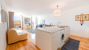 Apartemen Keluarga, 1 kamar tidur, balkon, pemandangan sungai | Area keluarga